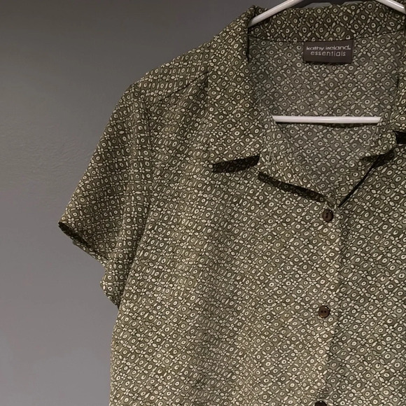 Kathy Ireland Olive Patterned Blouse - Picture 4 of 6
